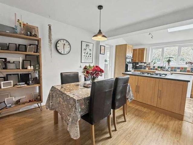 4 bed house for sale