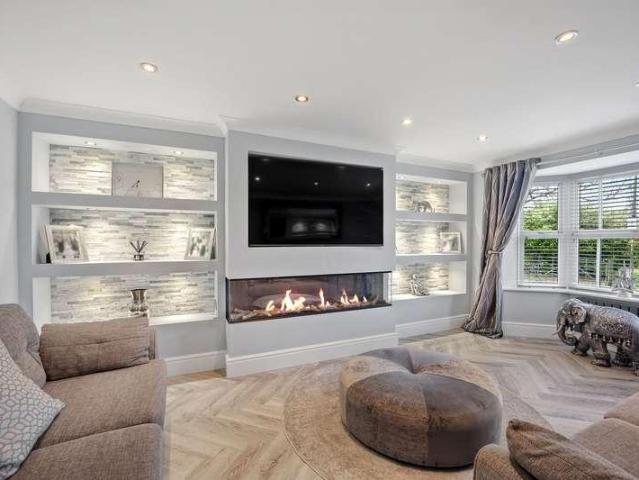 4 bed house for sale