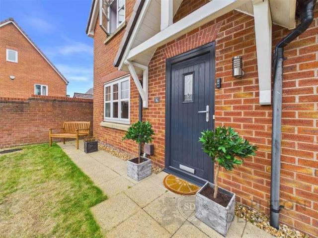 4 bed house for sale