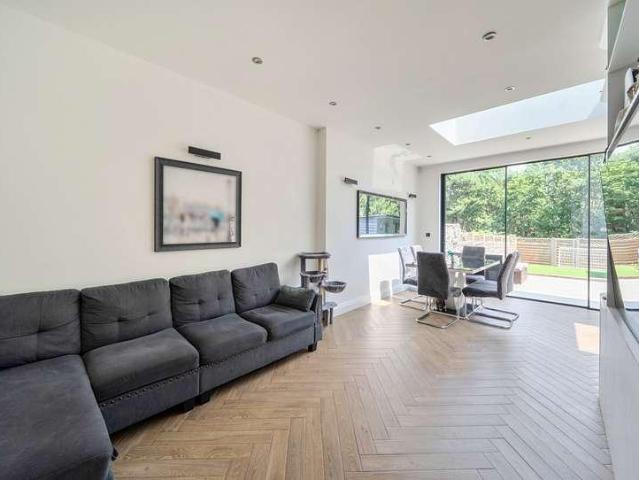 4 bed house for sale