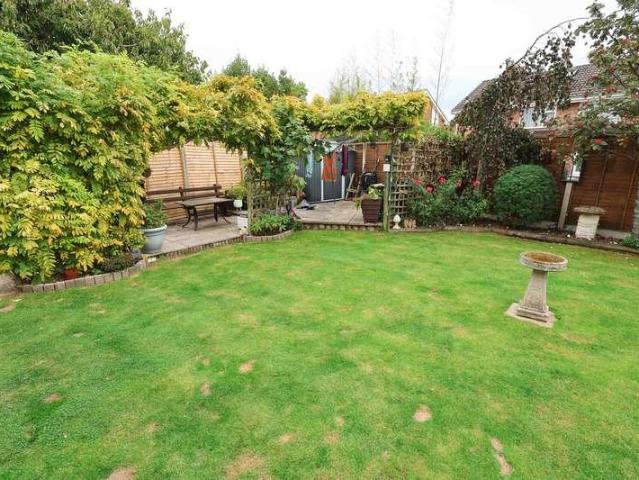 4 bed house for sale