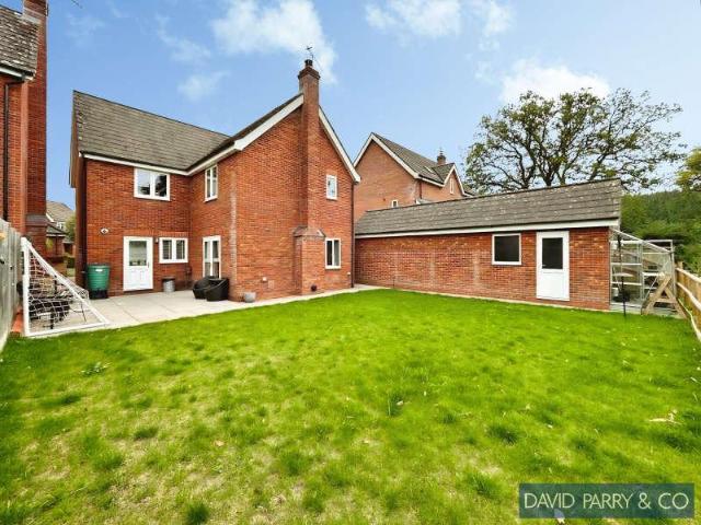 4 bed house for sale