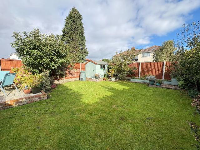 4 bed house for sale