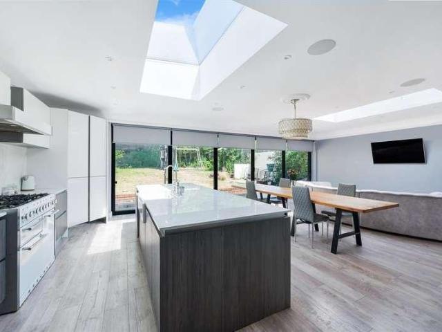 4 bed house for sale