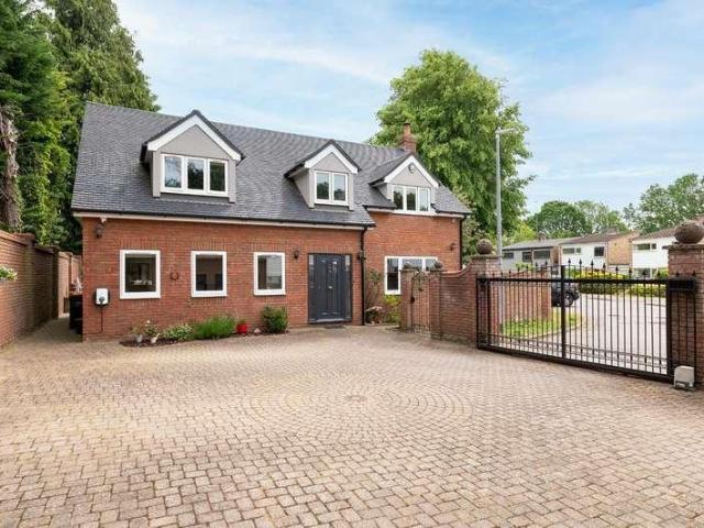 4 bed house for sale
