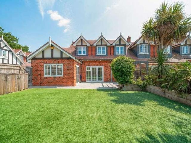 4 bed house for sale