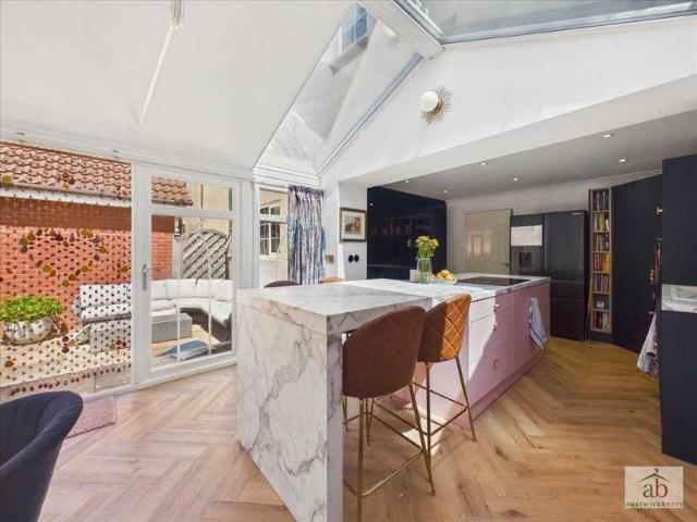 4 bed house for sale