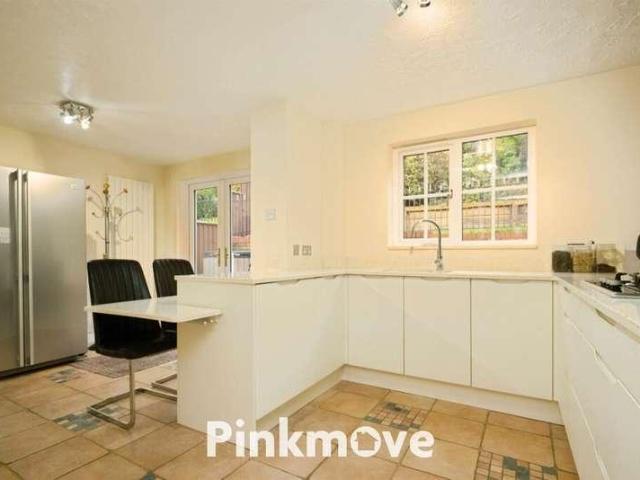 4 bed house for sale