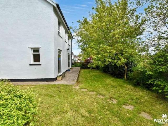 4 bed house for sale