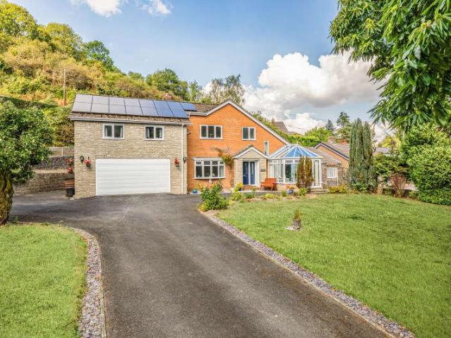 4 bed house for sale