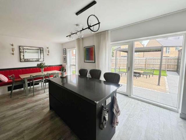 4 bed house for sale