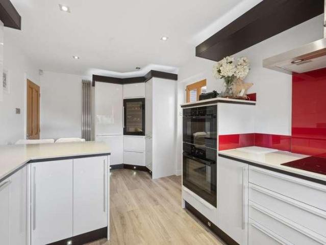 4 bed house for sale