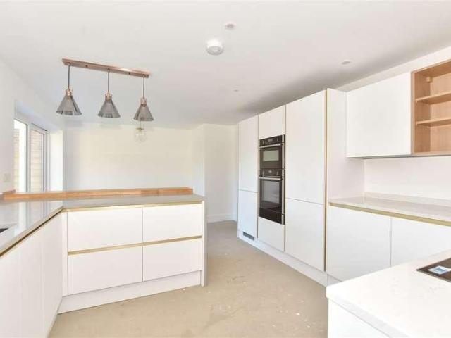 5 bed house for sale