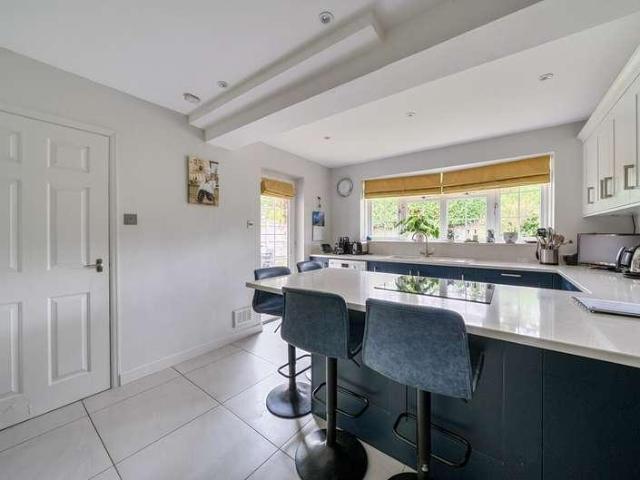 4 bed house for sale