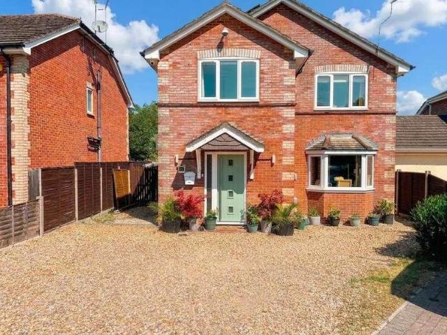 4 bed house for sale