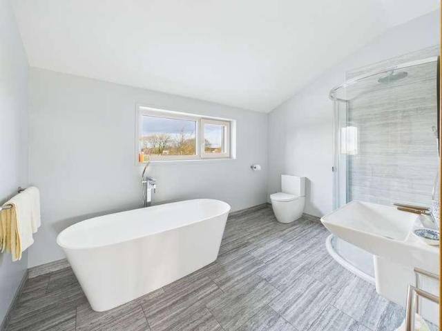 4 bed house for sale