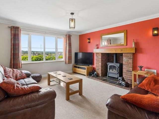 4 bed house for sale
