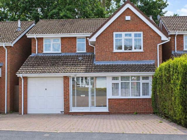 4 bed house for sale