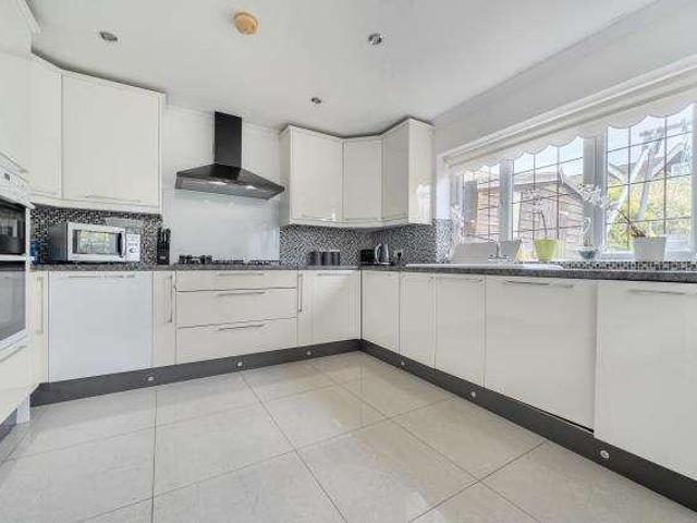 4 bed house for sale