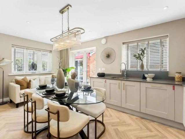 4 bed house for sale