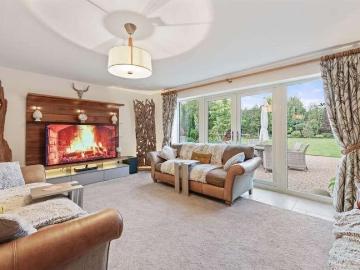 4 bed house for sale