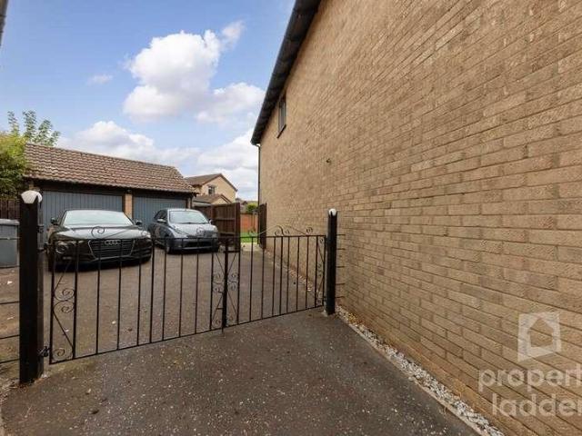 4 bed house for sale