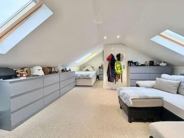 4 bed house for sale