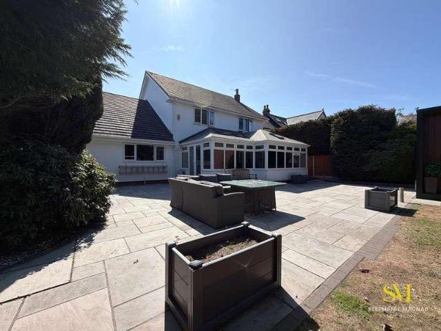 4 bed house for sale