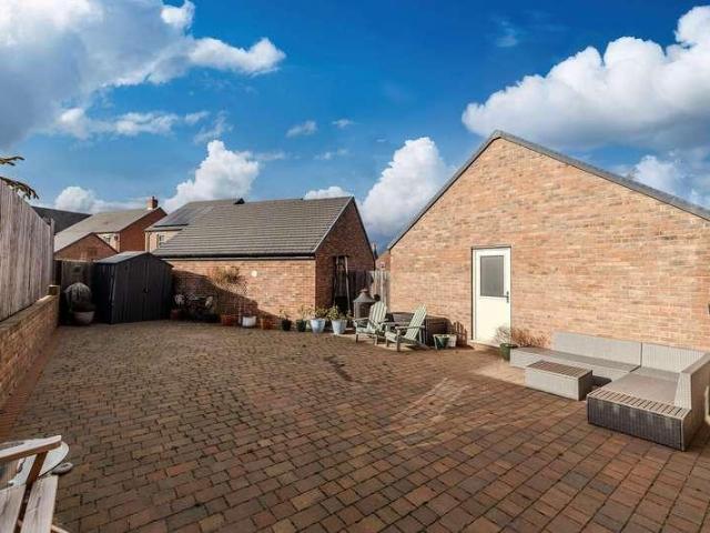 4 bed house for sale