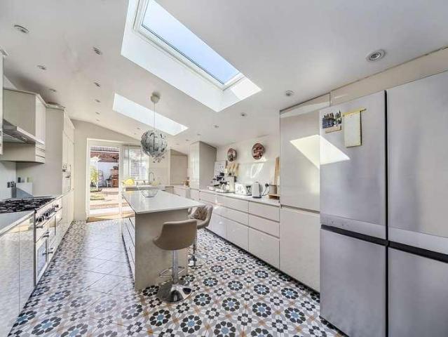 4 bed house for sale