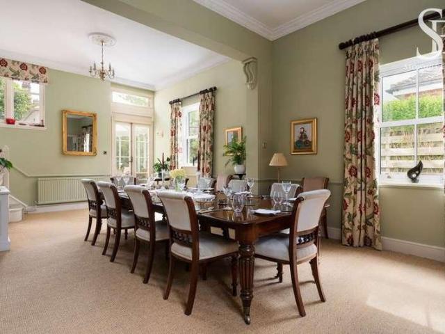 5 bed house for sale
