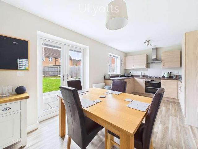 4 bed house for sale