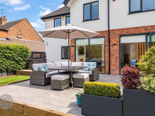 4 bed house for sale