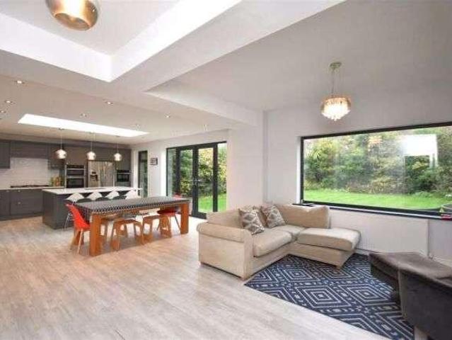 4 bed house for sale