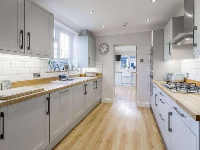 4 bed house for sale