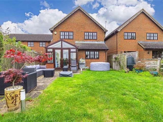 4 bed house for sale