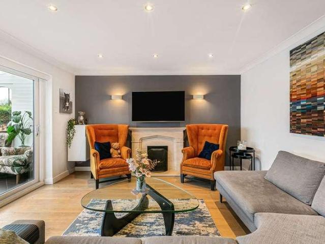 4 bed house for sale