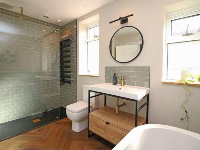 4 bed house for sale