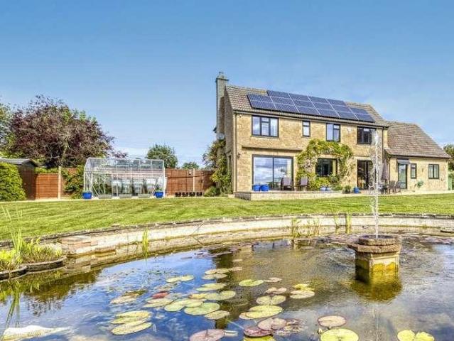 4 bed house for sale