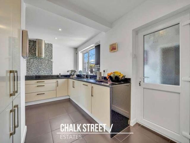 4 bed house for sale