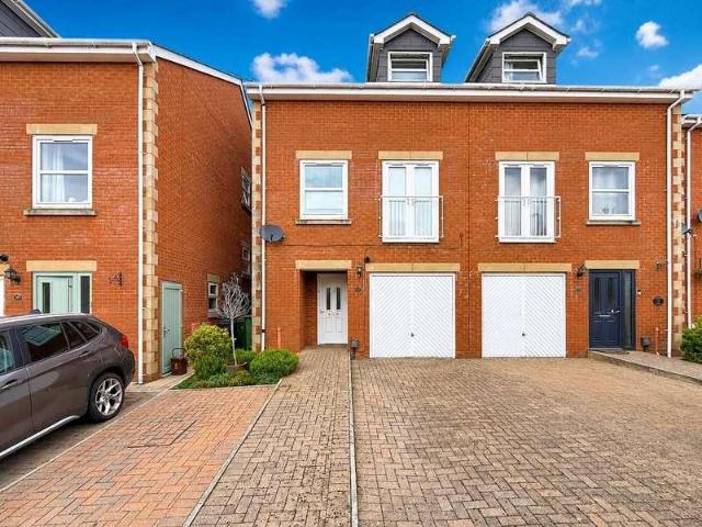 4 bed house for sale