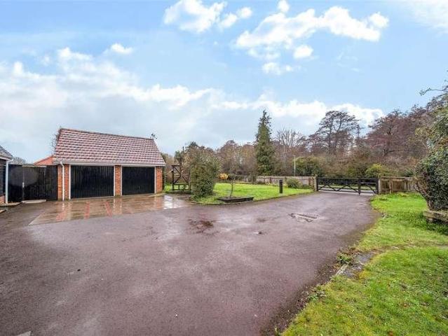 4 bed house for sale