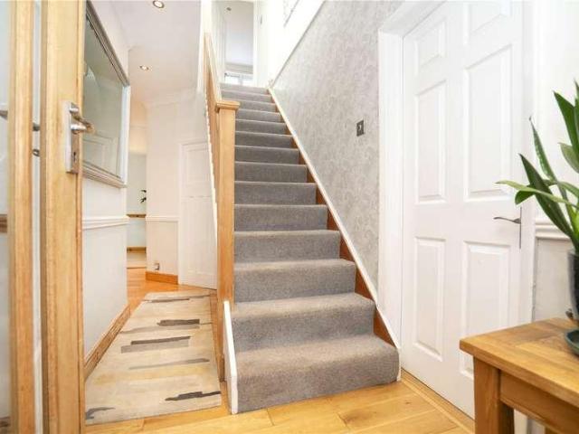 4 bed house for sale