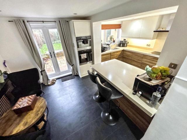 4 bed house for sale