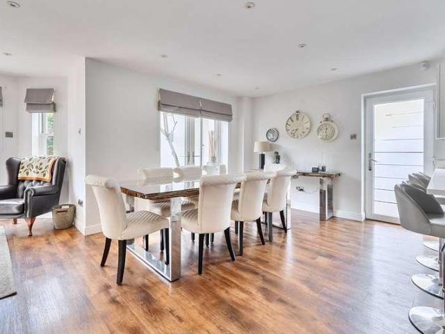 4 bed house for sale
