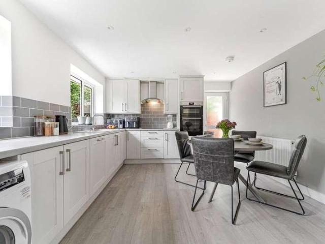4 bed house for sale
