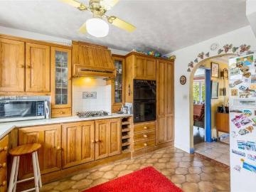 4 bed house for sale