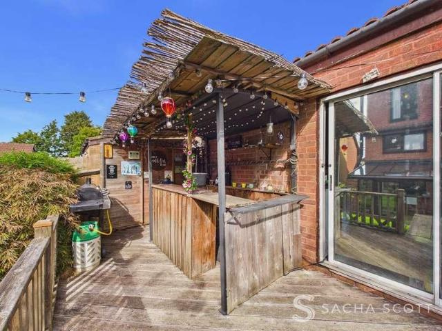 4 bed house for sale