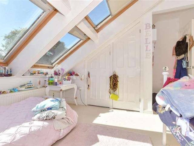 4 bed house for sale