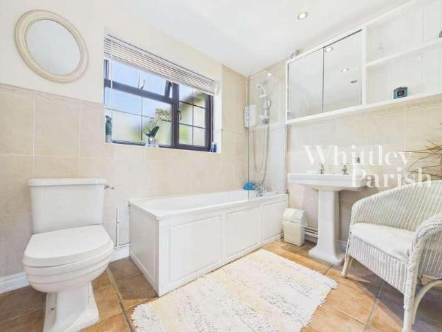 4 bed house for sale